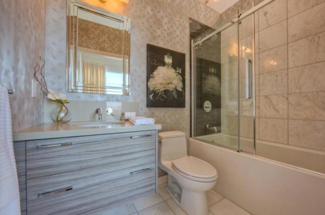 Jade Waterfront Condos Bathroom