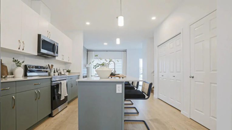 Cy Becker by Sterling Homes (Edmonton) Kitchen