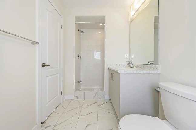 Empire Canals Bathroom